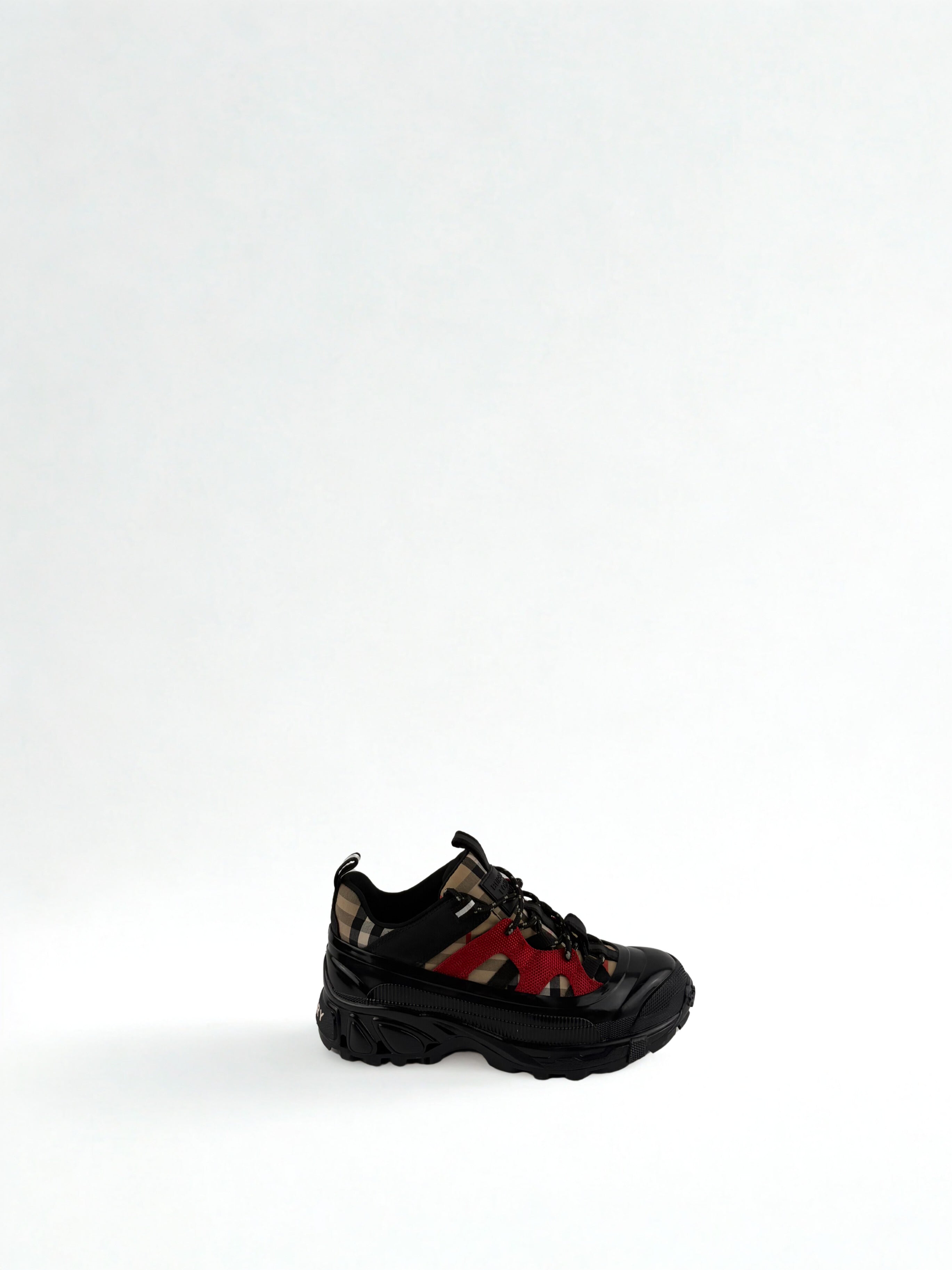 Chaussure Burberry Arthur Noir et Rouge Motif Burberry Check Taille 36