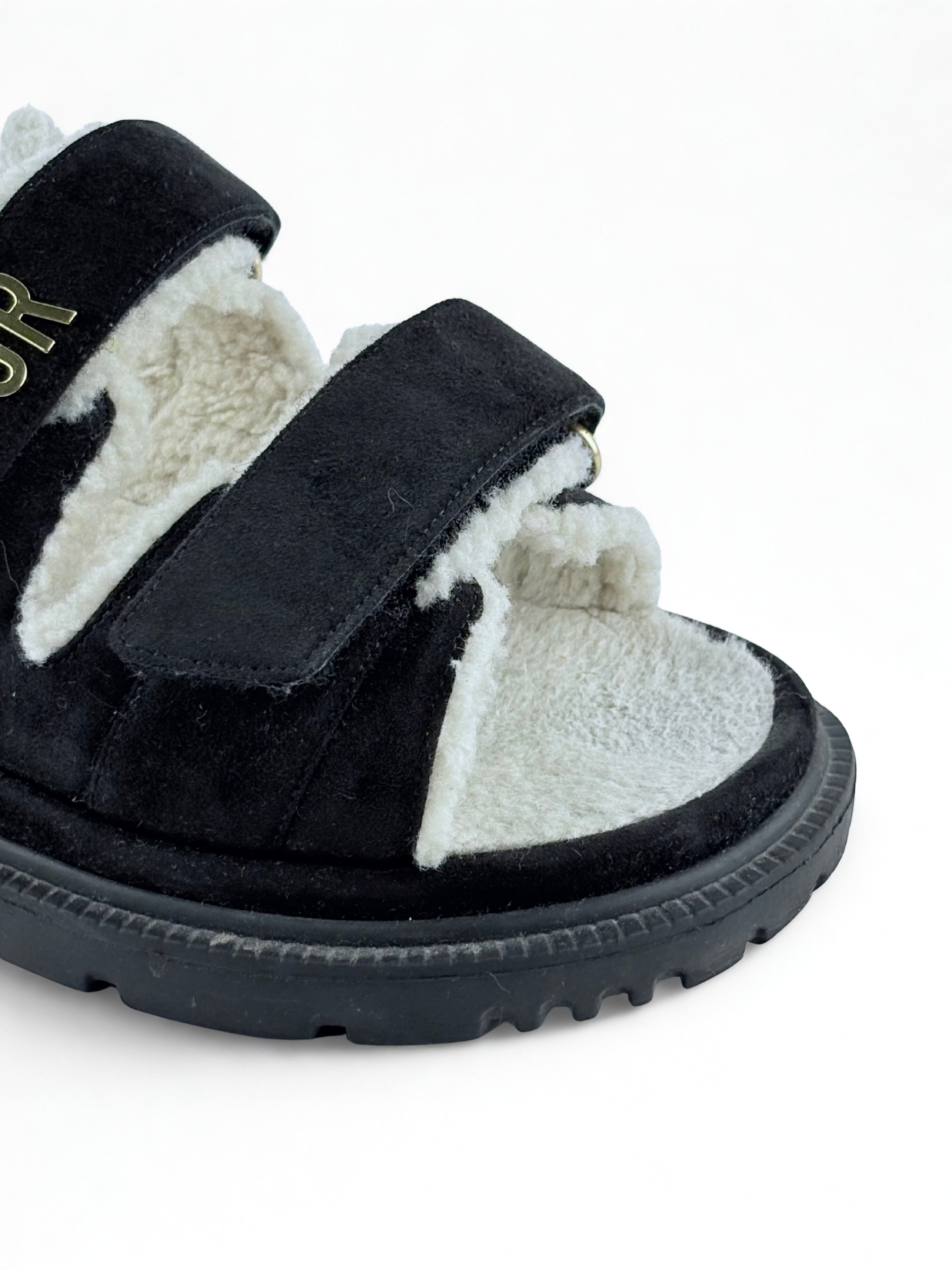 Dior Act Noir et Blanche en fourrure Taille 38,5