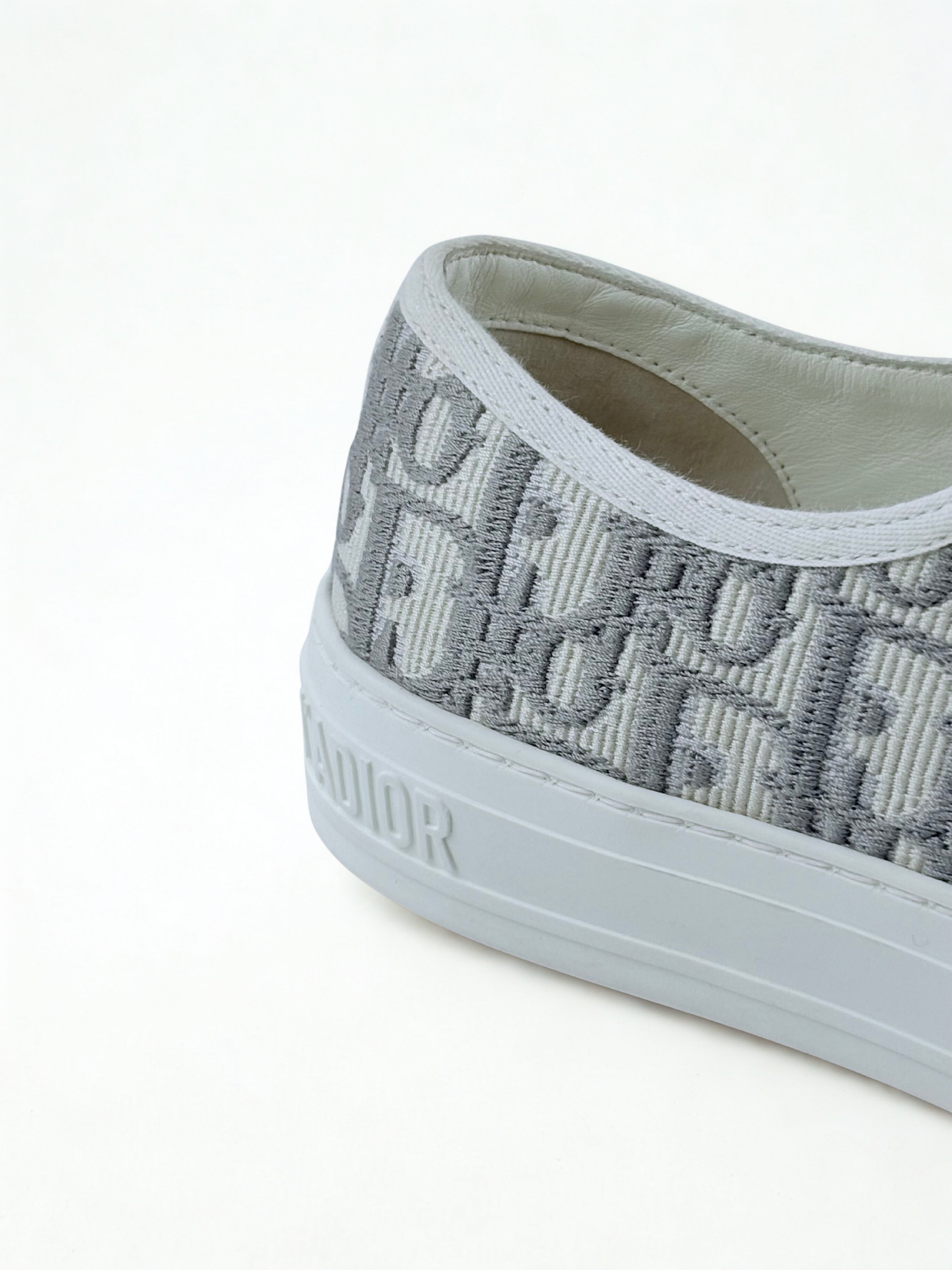 Dior Walkn Grise Monogramme Grise et Blanche Taille 37