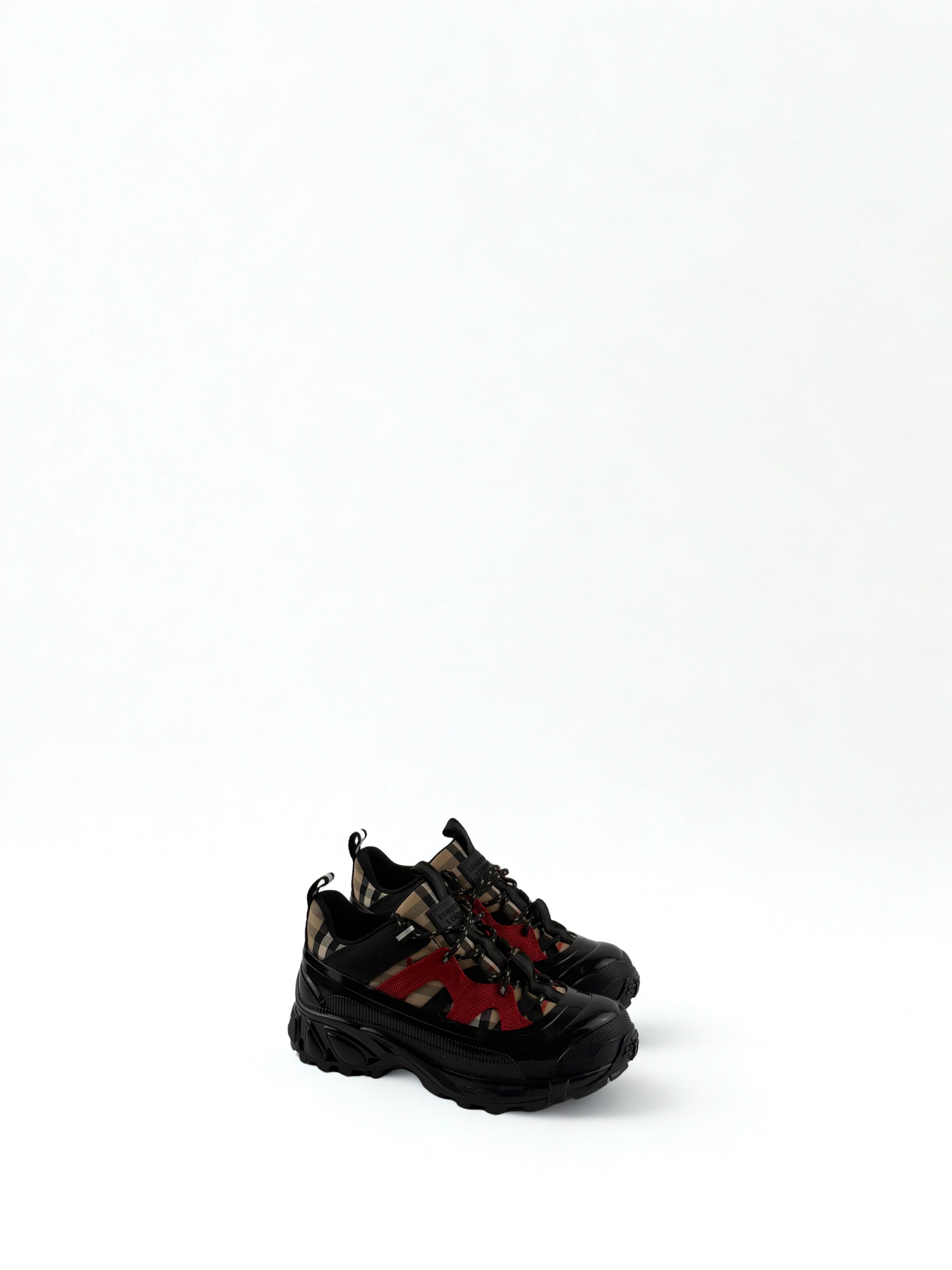 Chaussure Burberry Arthur Noir et Rouge Motif Burberry Check Taille 36