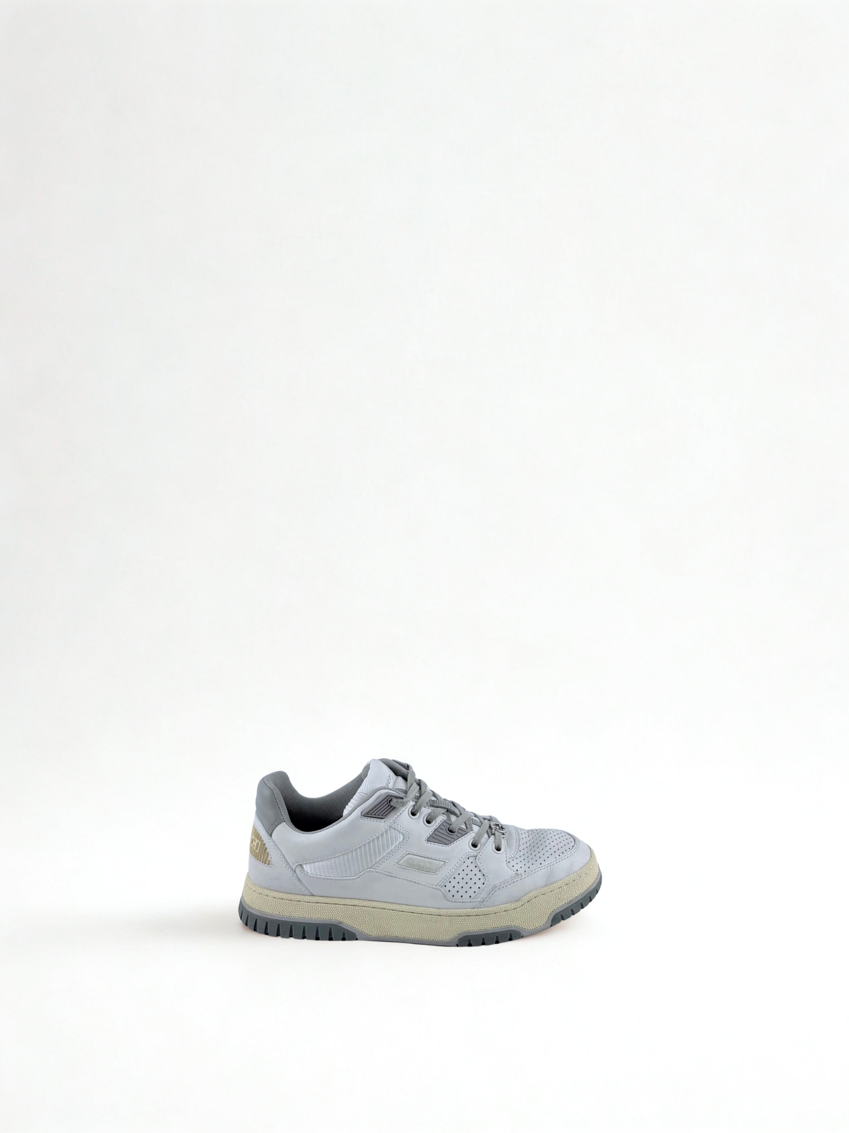 Gucci Sneakers Distressed Blanche et Grise Taille 39