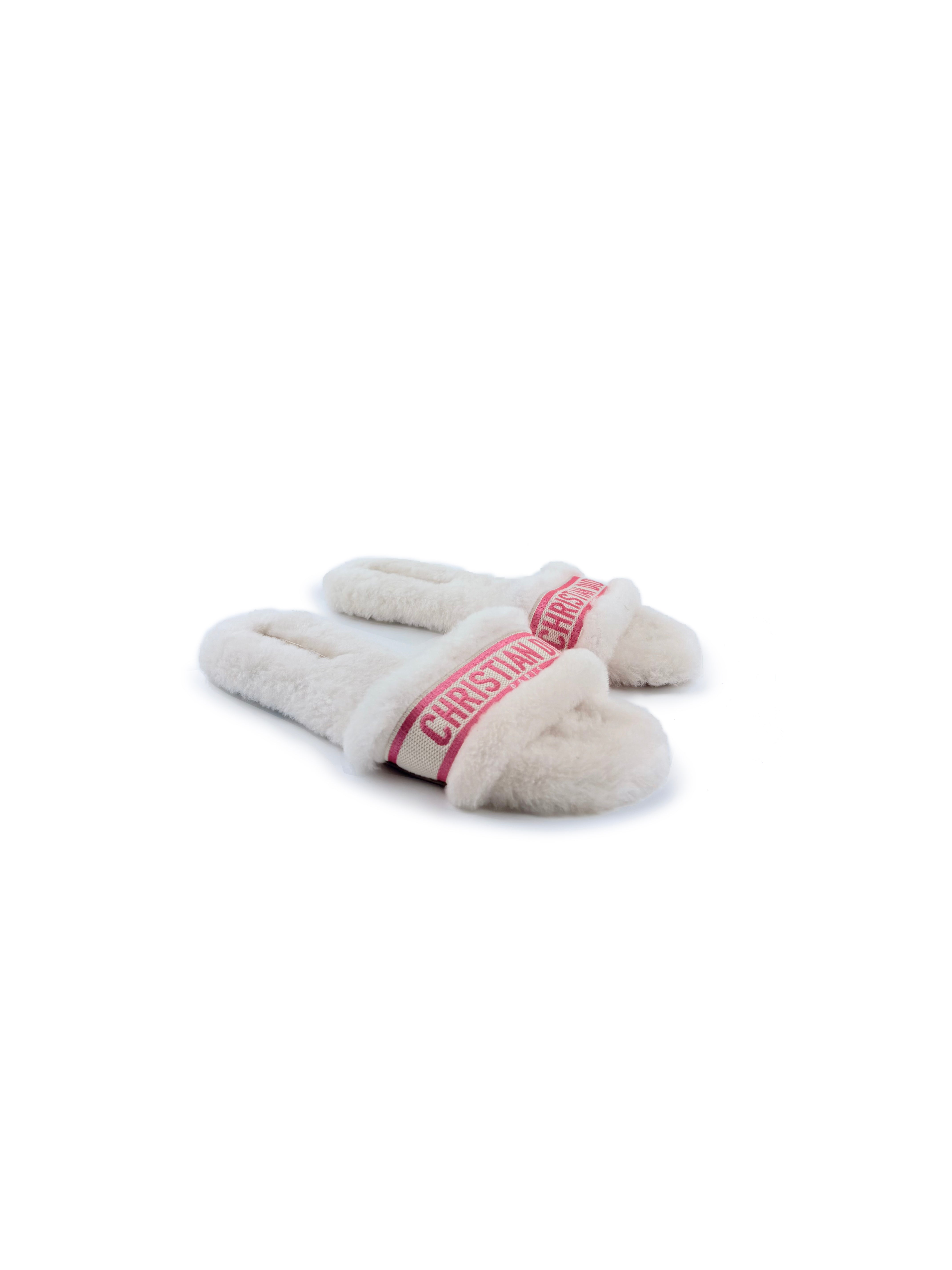 Mule Dior Dway En Fourrure Blanche et Rose Taille 39