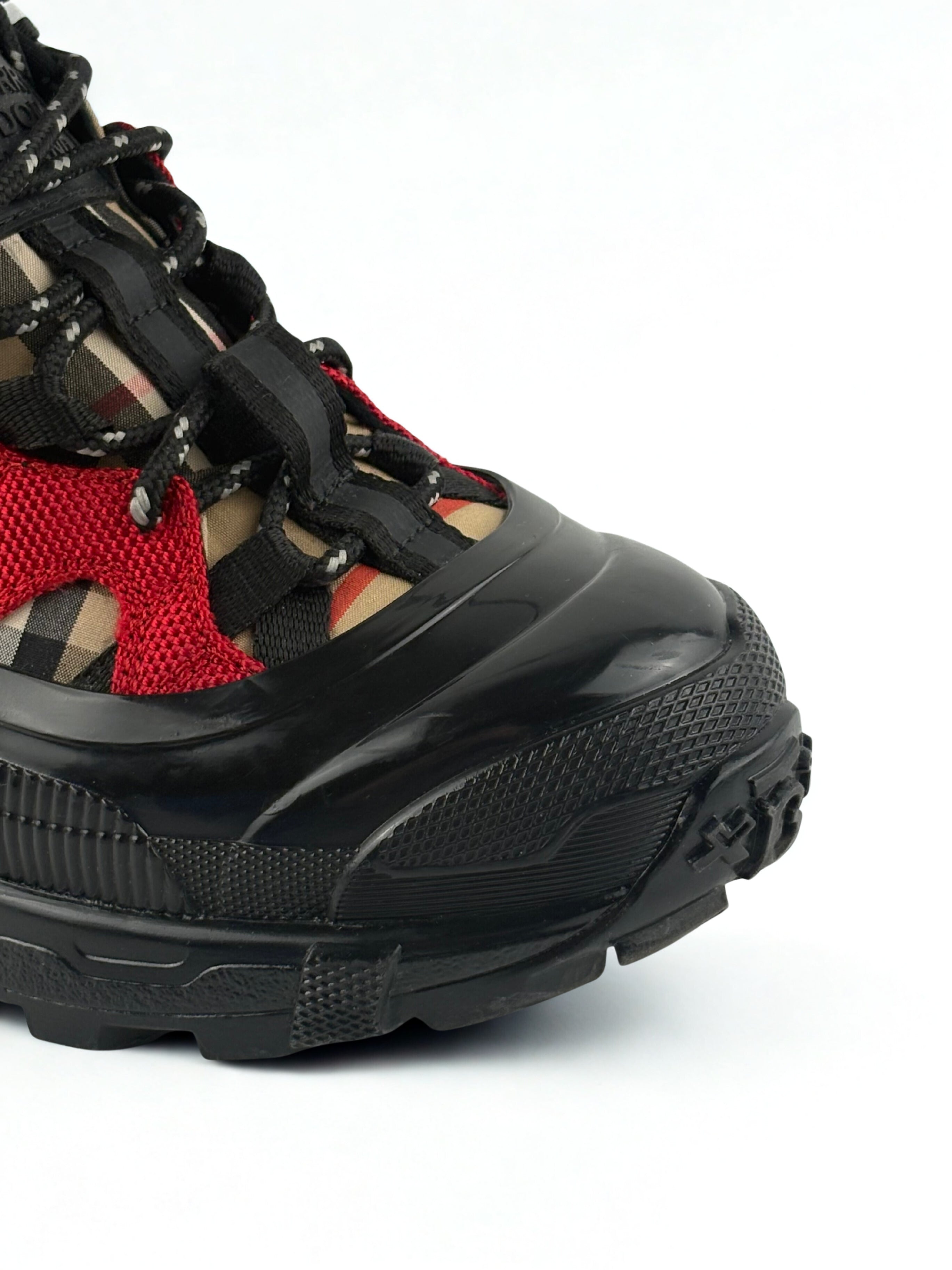 Chaussure Burberry Arthur Noir et Rouge Motif Burberry Check Taille 36