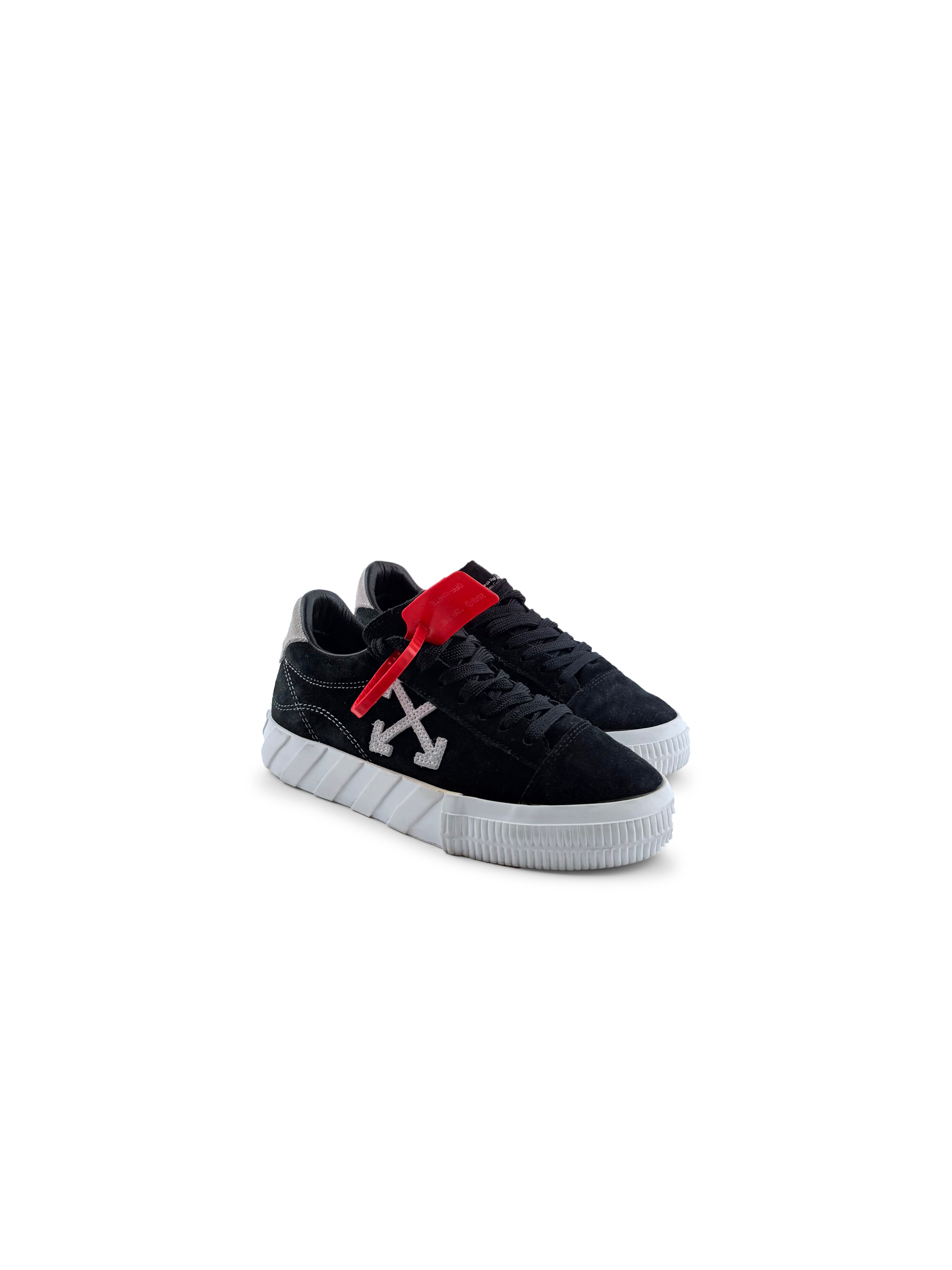 Sneakers Off-White Vulcanised Low Noir et Blanche Taille 38