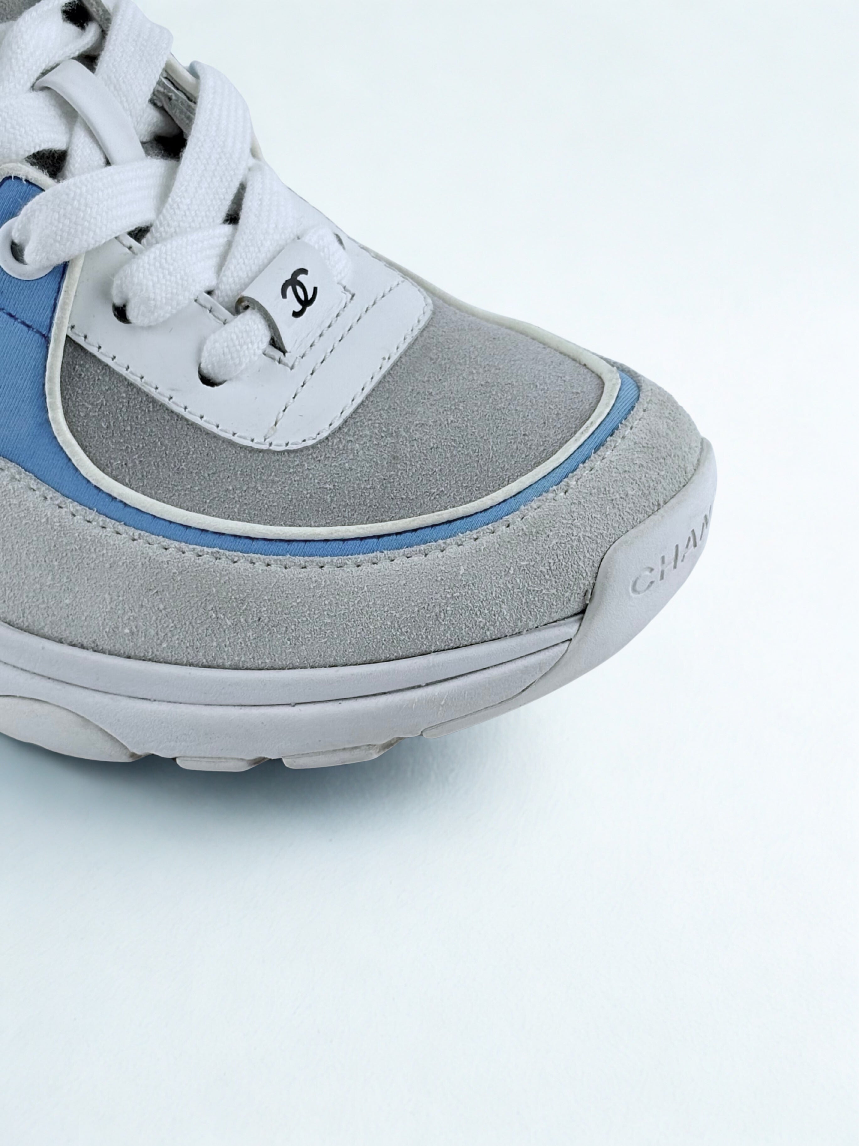Chaussure Chanel Runner Bleu et Blanche Taille 35